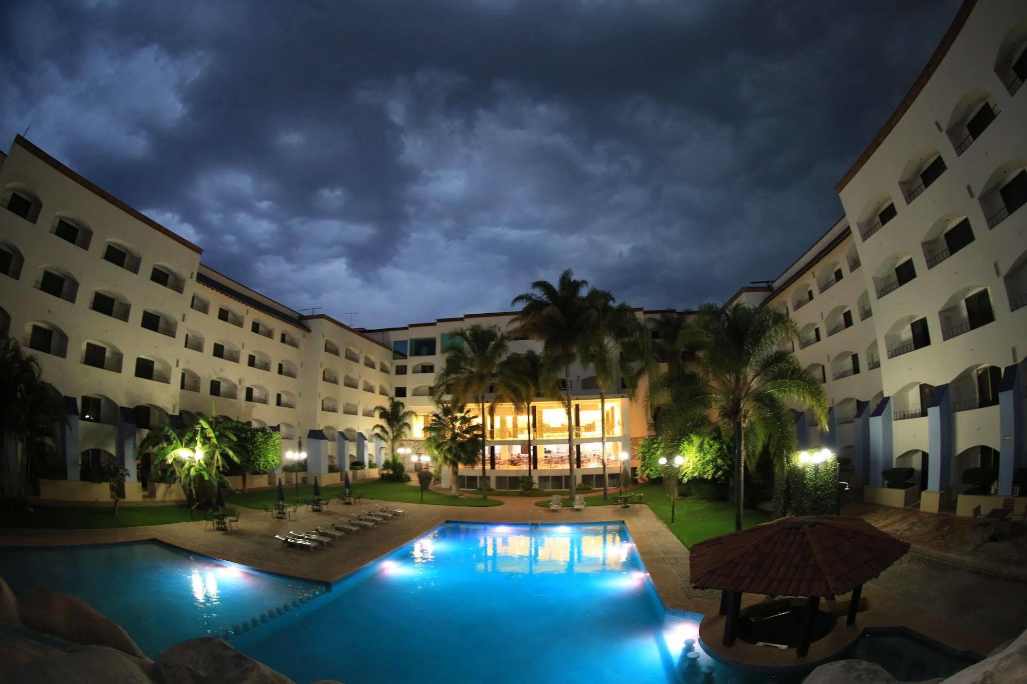 Hotel Gran Plaza & Convention Center Guanajuato Zewnętrze zdjęcie